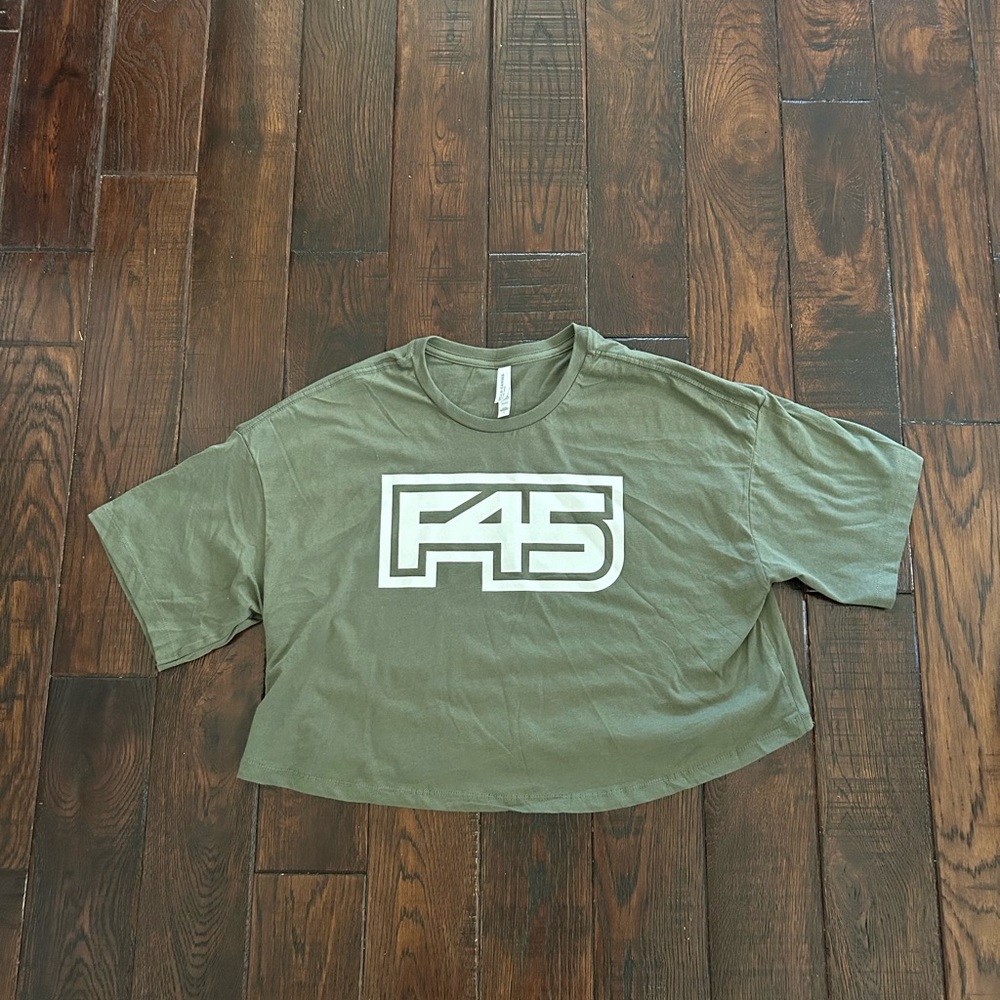 F45 T-Shirt size L